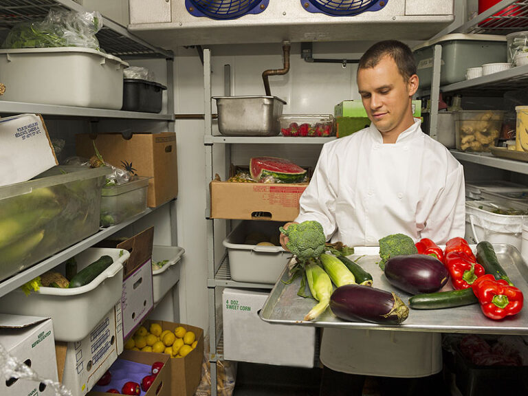 Cold room hire for retailers: A simple way to expand your cold storage